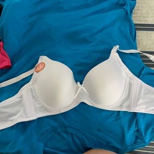 White size 40b bra